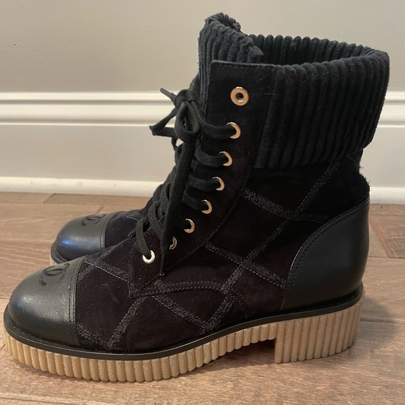 Chanel CC Combat Boots size 39.5 like new 😍 Chanel shoes winter boots Fashion - Picture 2 of 6